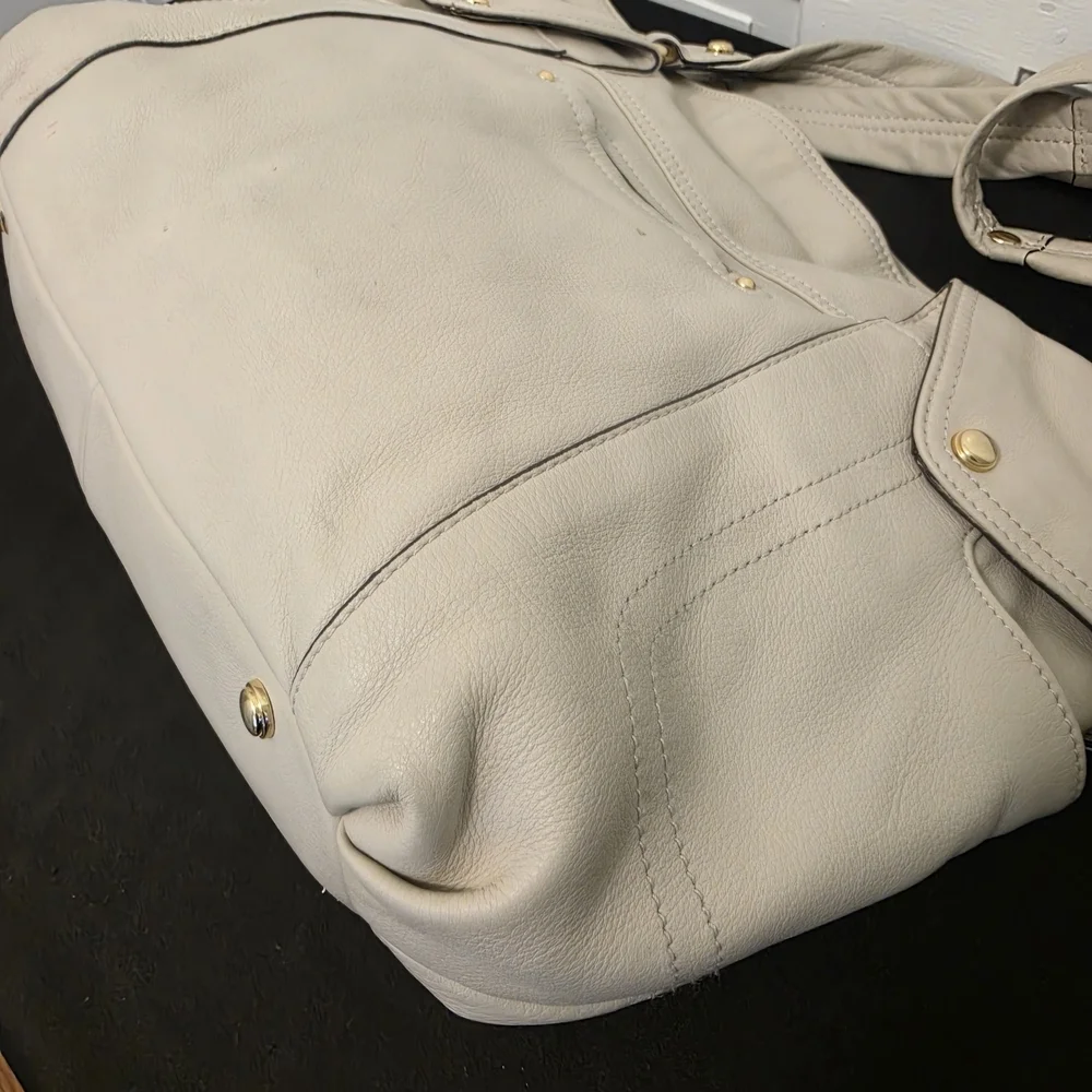 B. Makowsky Bone In Color Fully Lined Leather Hobo Style Bag, Casual